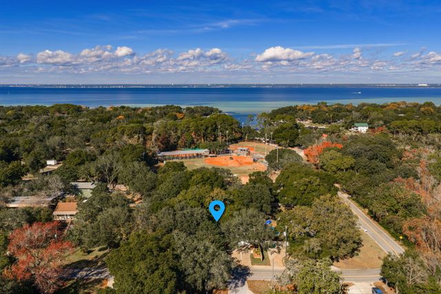 425 Stahlman Avenue, Destin, FL 32541