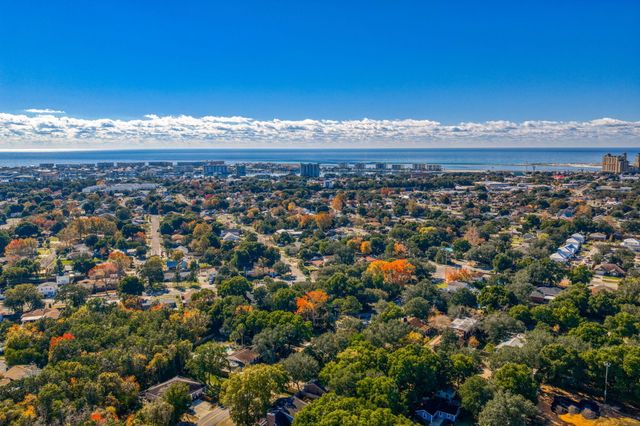 425 Stahlman Avenue, Destin, FL 32541