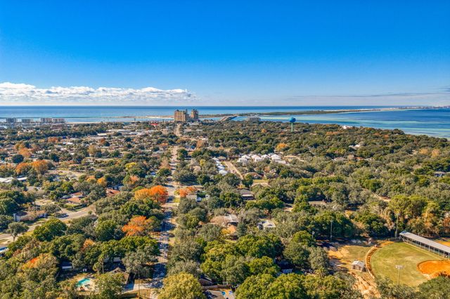 425 Stahlman Avenue, Destin, FL 32541