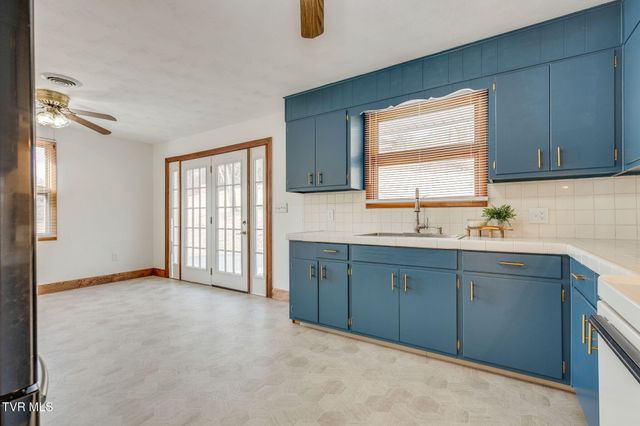 1423 Lakeside Lane, Kingsport, TN 37663