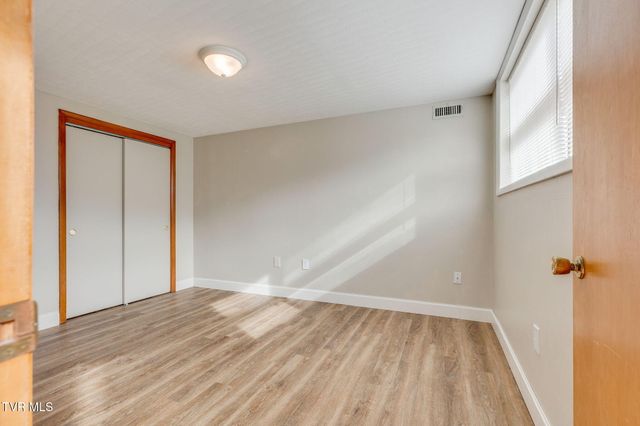 1423 Lakeside Lane, Kingsport, TN 37663