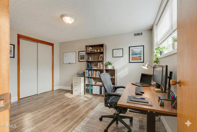 1423 Lakeside Lane, Kingsport, TN 37663