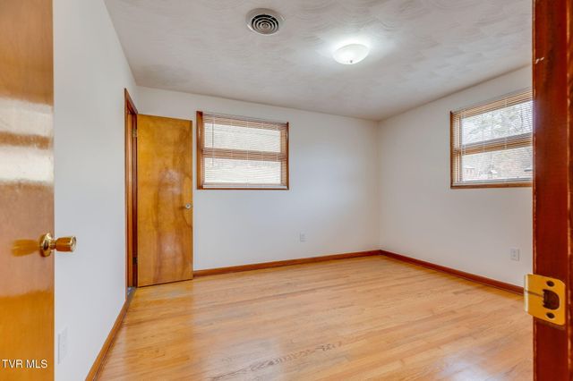 1423 Lakeside Lane, Kingsport, TN 37663