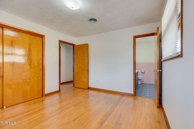 1423 Lakeside Lane, Kingsport, TN 37663