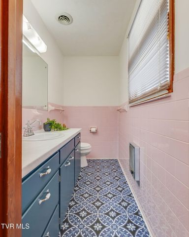 1423 Lakeside Lane, Kingsport, TN 37663