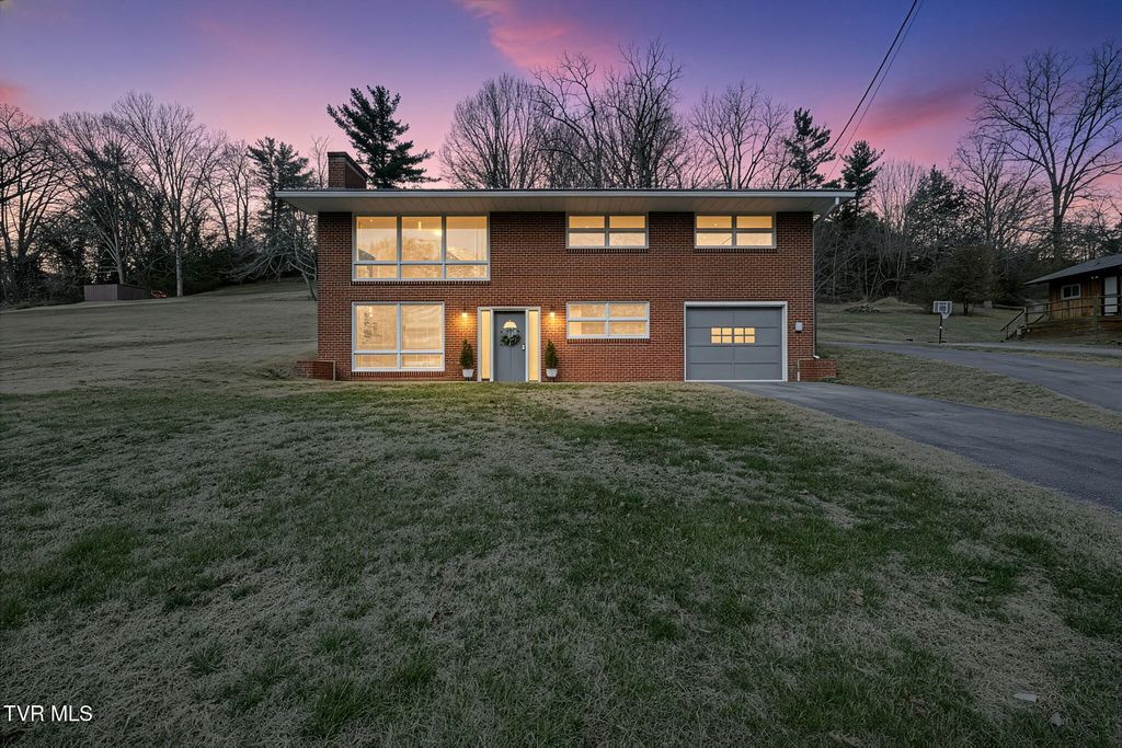 1423 Lakeside Lane, Kingsport, TN 37663