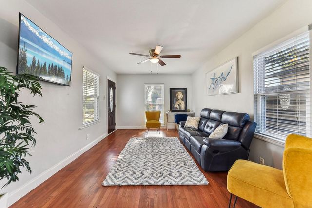 906 E 43rd ST, Austin, TX 78751