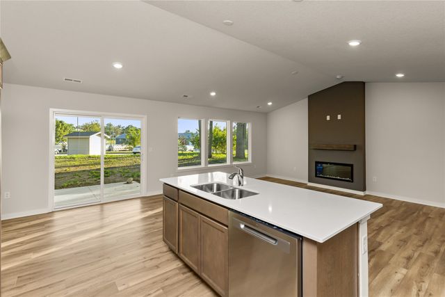 4315 Grover Woods Lane, Des Moines, IA 50317