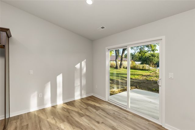 4315 Grover Woods Lane, Des Moines, IA 50317