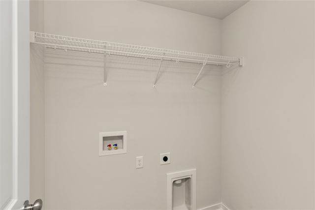 4315 Grover Woods Lane, Des Moines, IA 50317