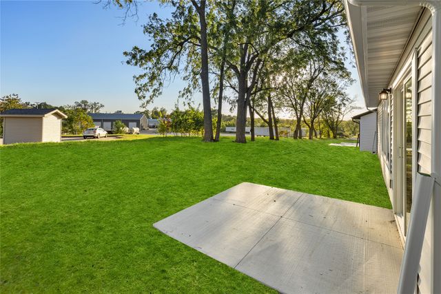 4315 Grover Woods Lane, Des Moines, IA 50317