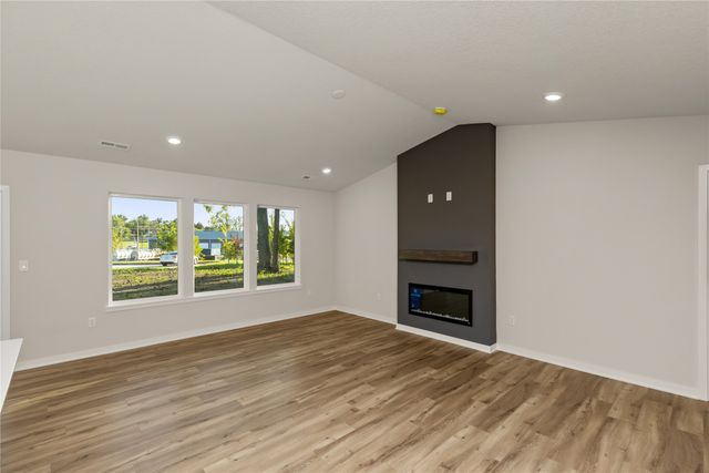 4315 Grover Woods Lane, Des Moines, IA 50317