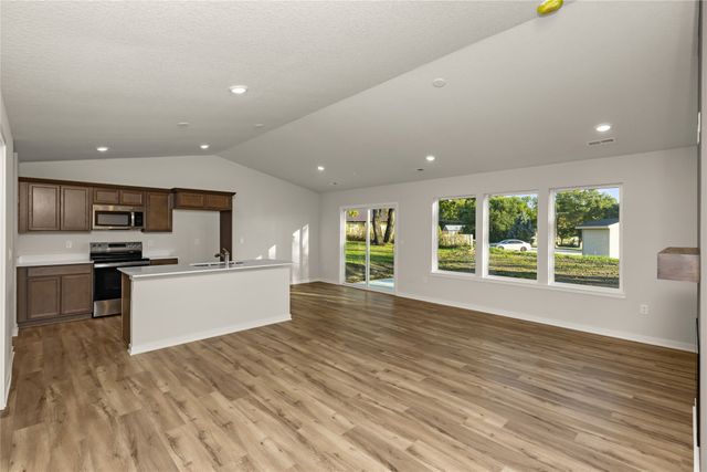 4315 Grover Woods Lane, Des Moines, IA 50317