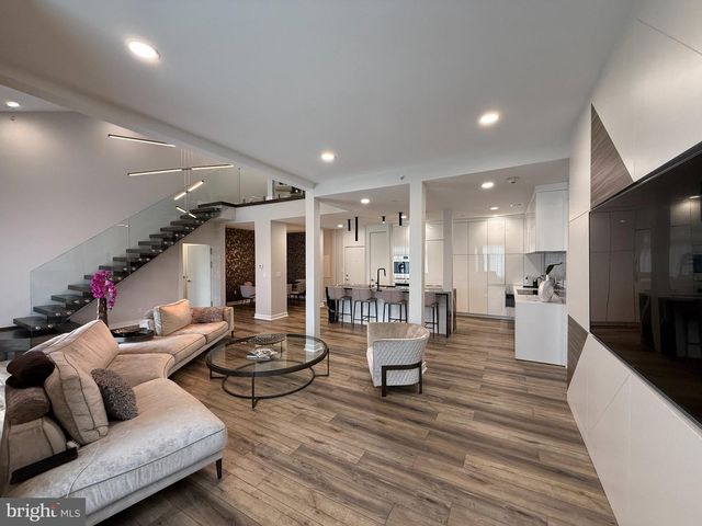572 CARSON TER, Huntingdon Valley, PA 19006