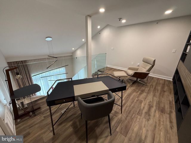 572 CARSON TER, Huntingdon Valley, PA 19006