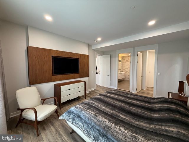 572 CARSON TER, Huntingdon Valley, PA 19006