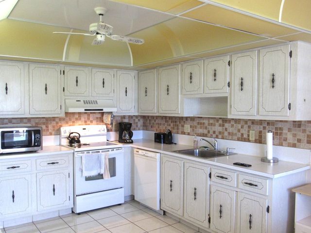 1830 NW 18th Street 201, Delray Beach, FL 33445