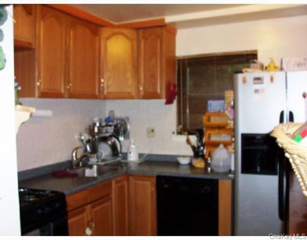 17 Sneden Place W 17, Spring Valley, NY 10977