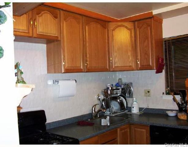 17 Sneden Place W 17, Spring Valley, NY 10977