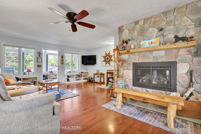 1904 W Columbia Road, Mason, MI 48854