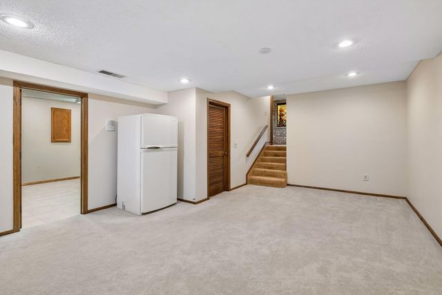 9572 Morris Circle, Bloomington, MN 55437