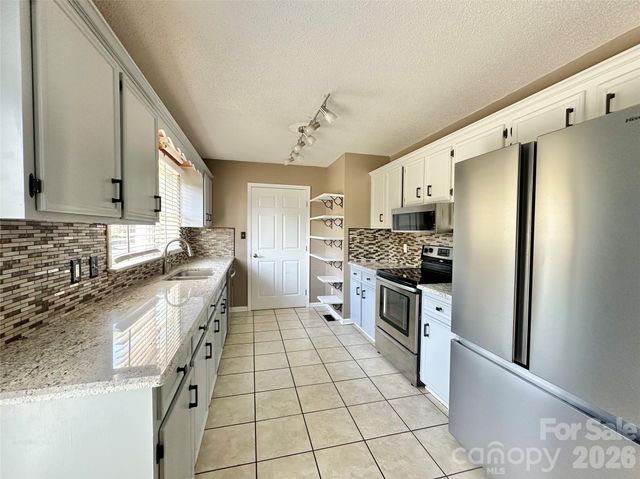 238 Dogwood Acres Lane, Taylorsville, NC 28681