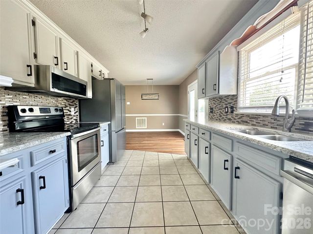 238 Dogwood Acres Lane, Taylorsville, NC 28681