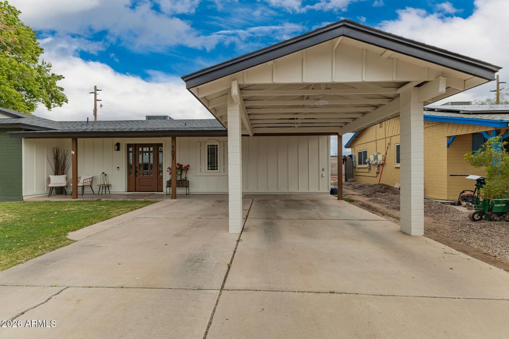 107 S CATALINA Street, Gilbert, AZ 85233 — photo 2