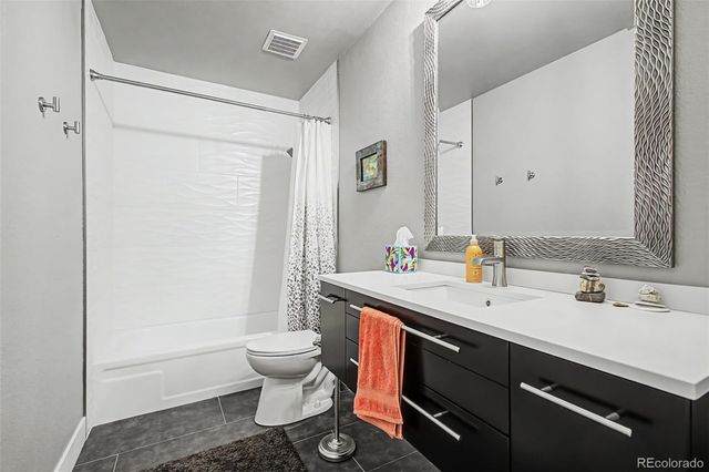7925 W Layton Avenue 400, Littleton, CO 80123