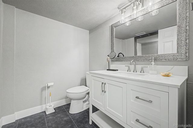 7925 W Layton Avenue 400, Littleton, CO 80123