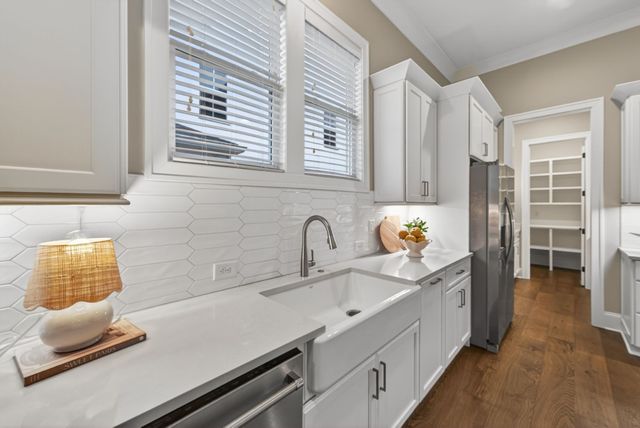 808 Carsten St, Nashville, TN 37221