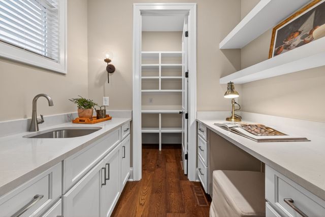 808 Carsten St, Nashville, TN 37221