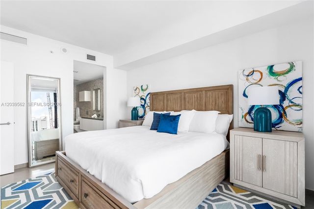 88 SW 7th Street 1006, Miami, FL 33130
