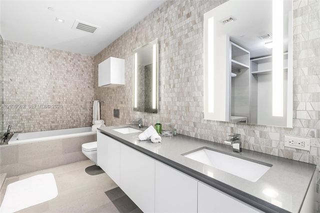 88 SW 7th Street 1006, Miami, FL 33130