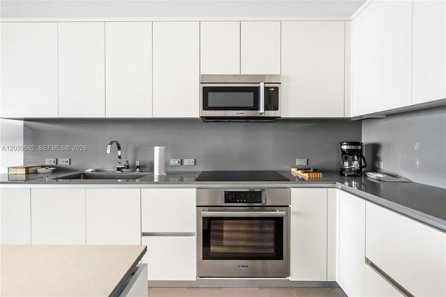88 SW 7th Street 1006, Miami, FL 33130
