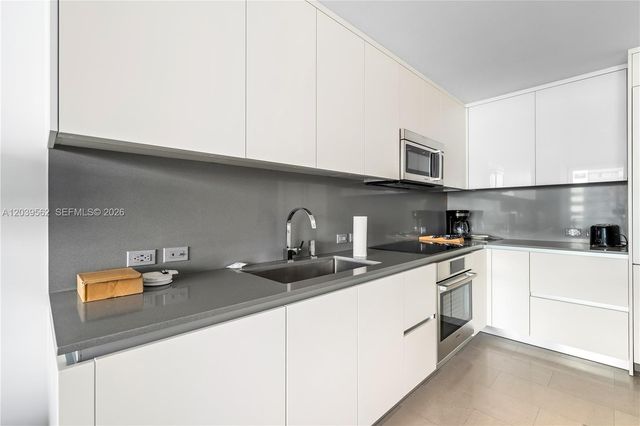 88 SW 7th Street 1006, Miami, FL 33130
