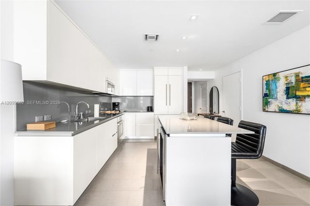 88 SW 7th Street 1006, Miami, FL 33130