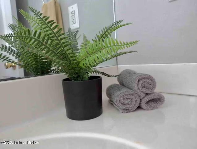 923 E Chestnut St, Louisville, KY 40204