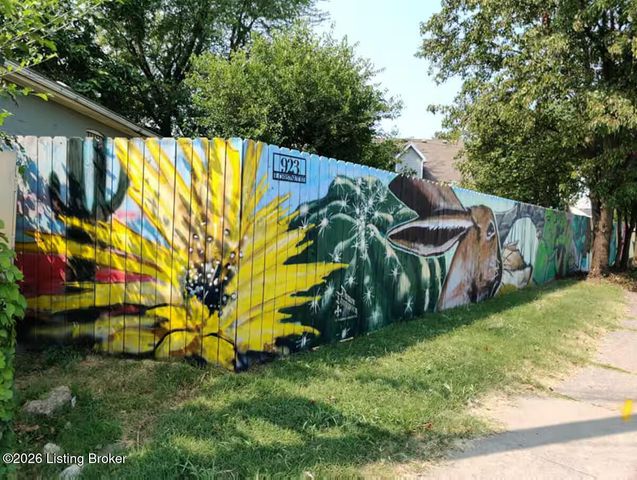 923 E Chestnut St, Louisville, KY 40204