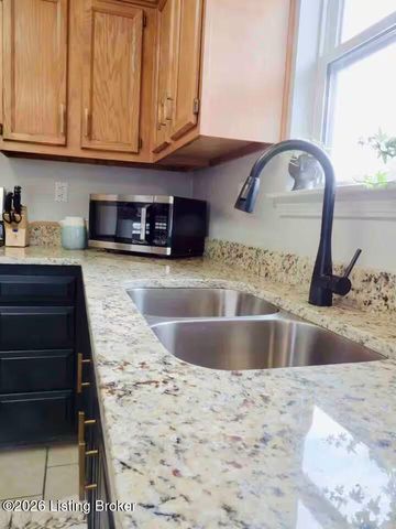 923 E Chestnut St, Louisville, KY 40204