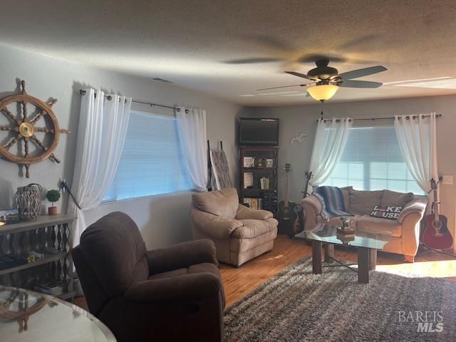 15198 Harbor Ln, Clearlake, CA 95422