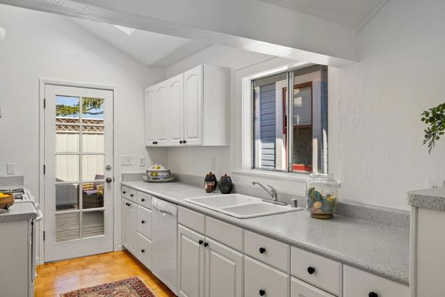 418 Fountain Avenue, Pacific Grove, CA 93950