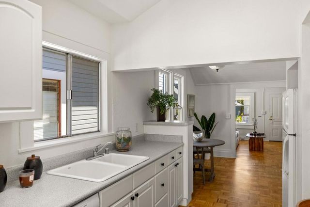 418 Fountain Avenue, Pacific Grove, CA 93950