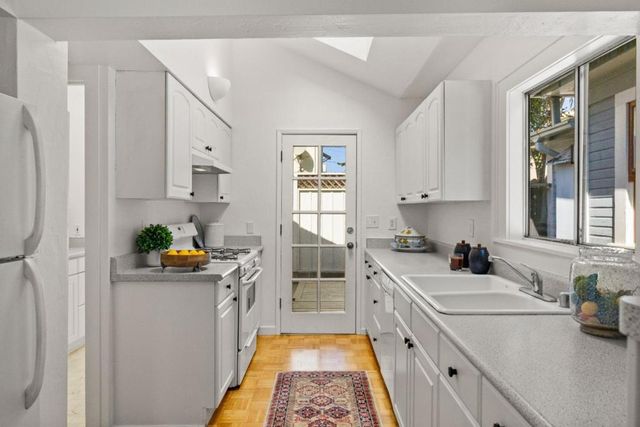 418 Fountain Avenue, Pacific Grove, CA 93950