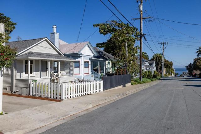 418 Fountain Avenue, Pacific Grove, CA 93950