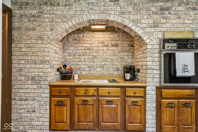 9535 E Southport Road, Indianapolis, IN 46259