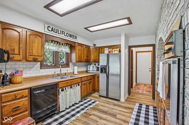 9535 E Southport Road, Indianapolis, IN 46259