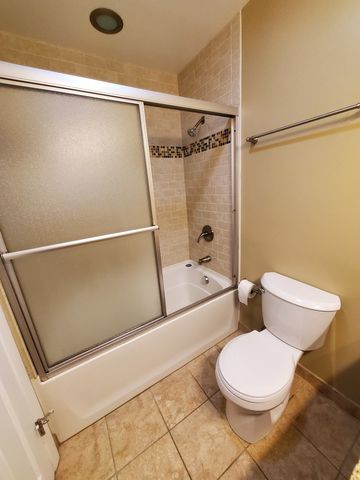 1940 Cherry Lane 213, Northbrook, IL 60062