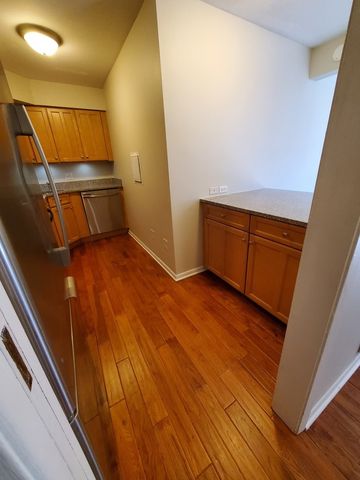 1940 Cherry Lane 213, Northbrook, IL 60062
