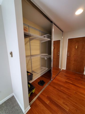 1940 Cherry Lane 213, Northbrook, IL 60062